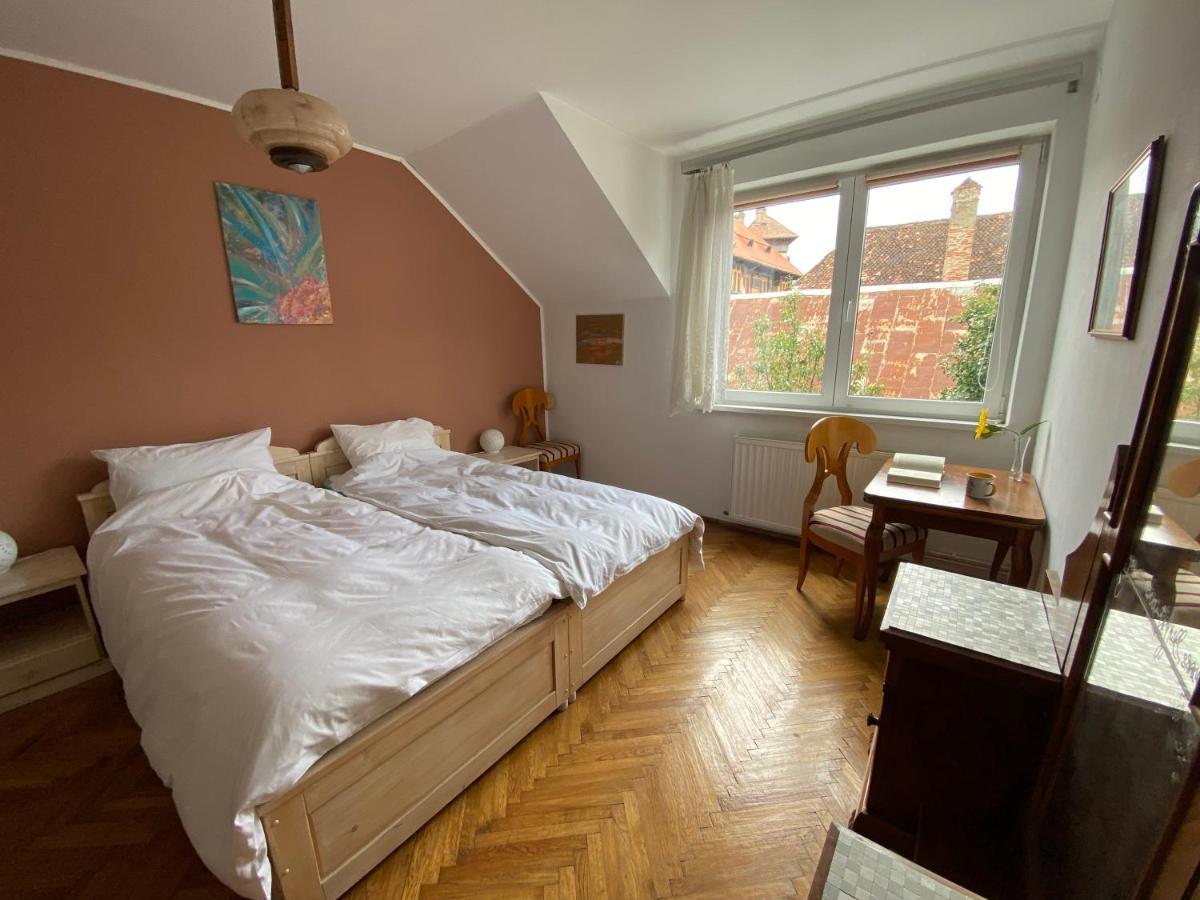 Rose'S Oldtown Apartment Braşov Exterior foto