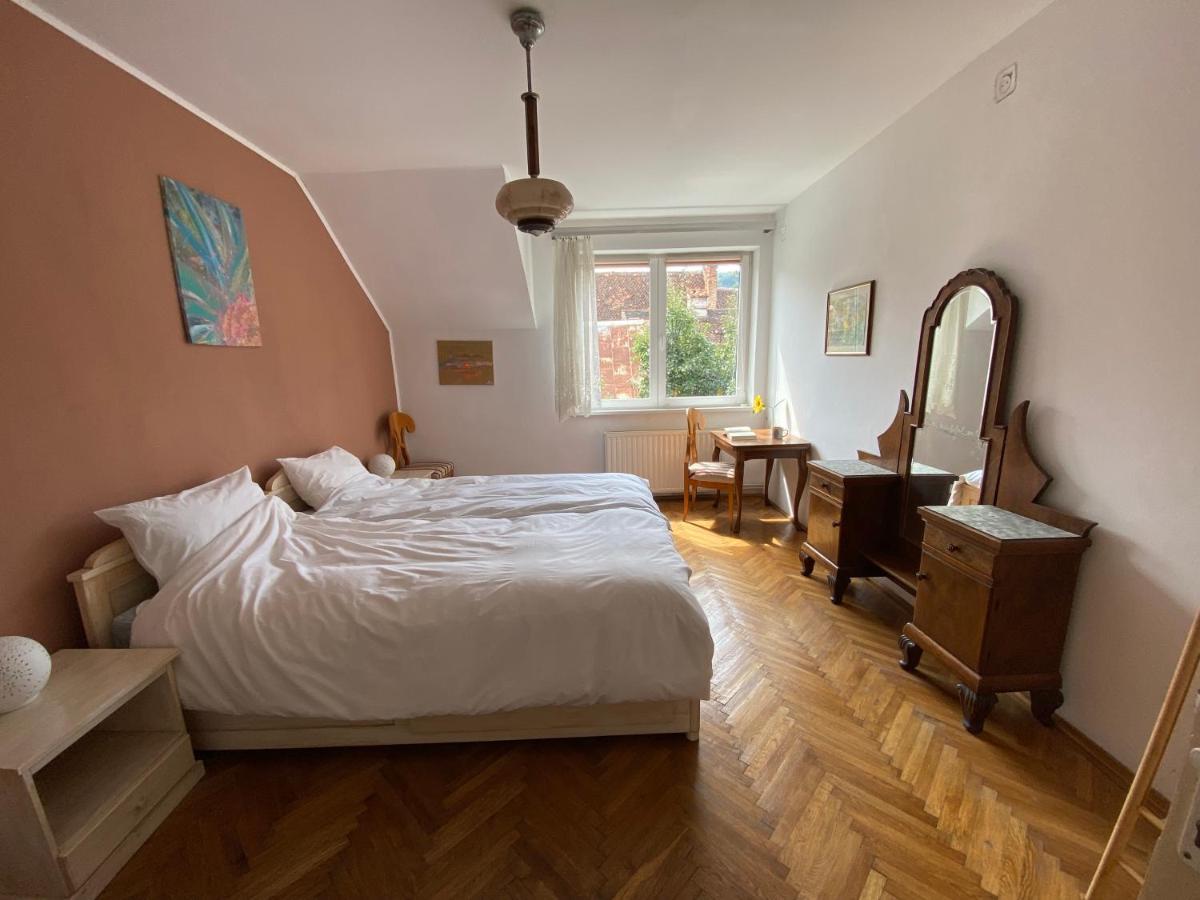 Rose'S Oldtown Apartment Braşov Exterior foto