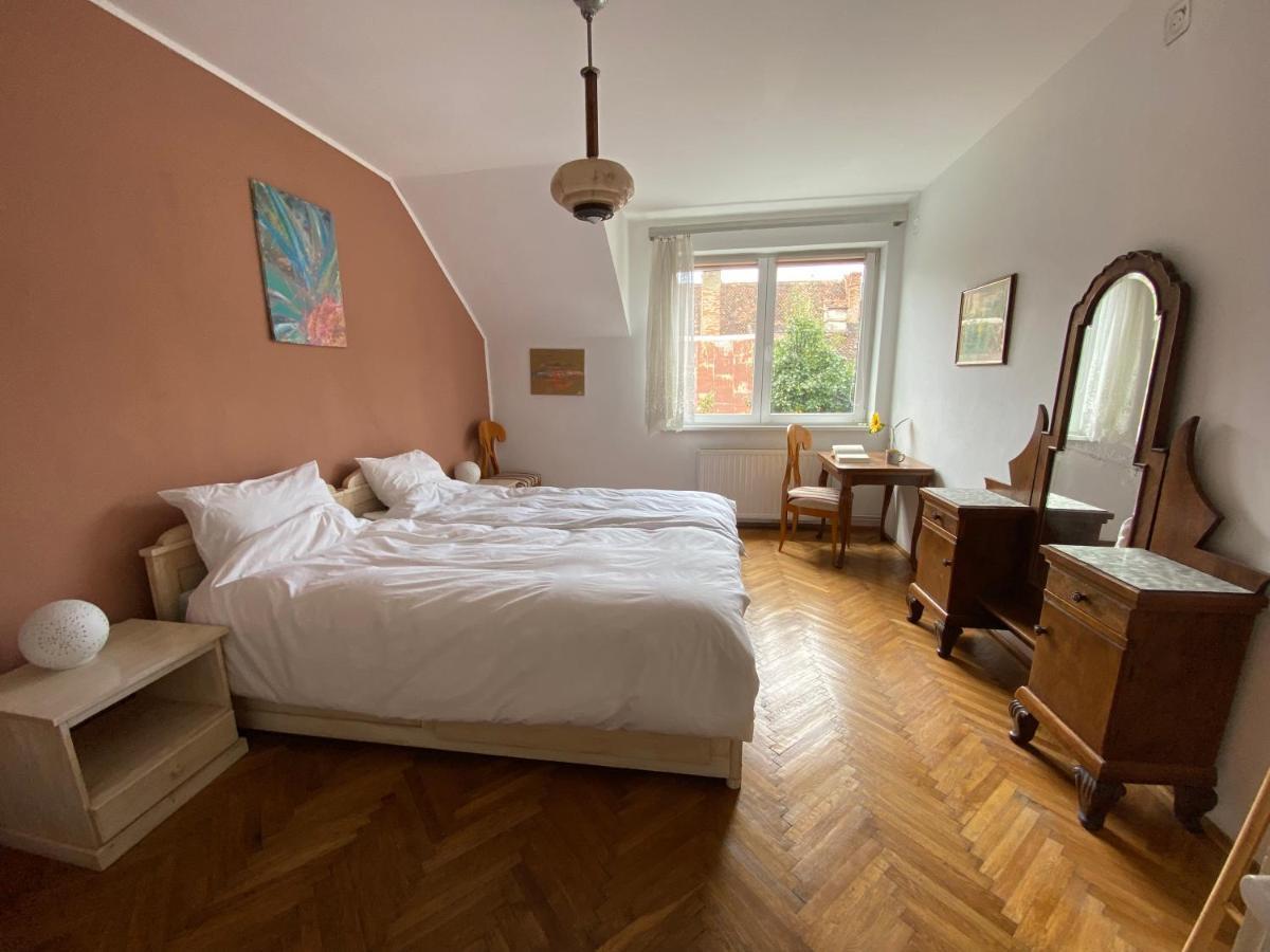 Rose'S Oldtown Apartment Braşov Exterior foto