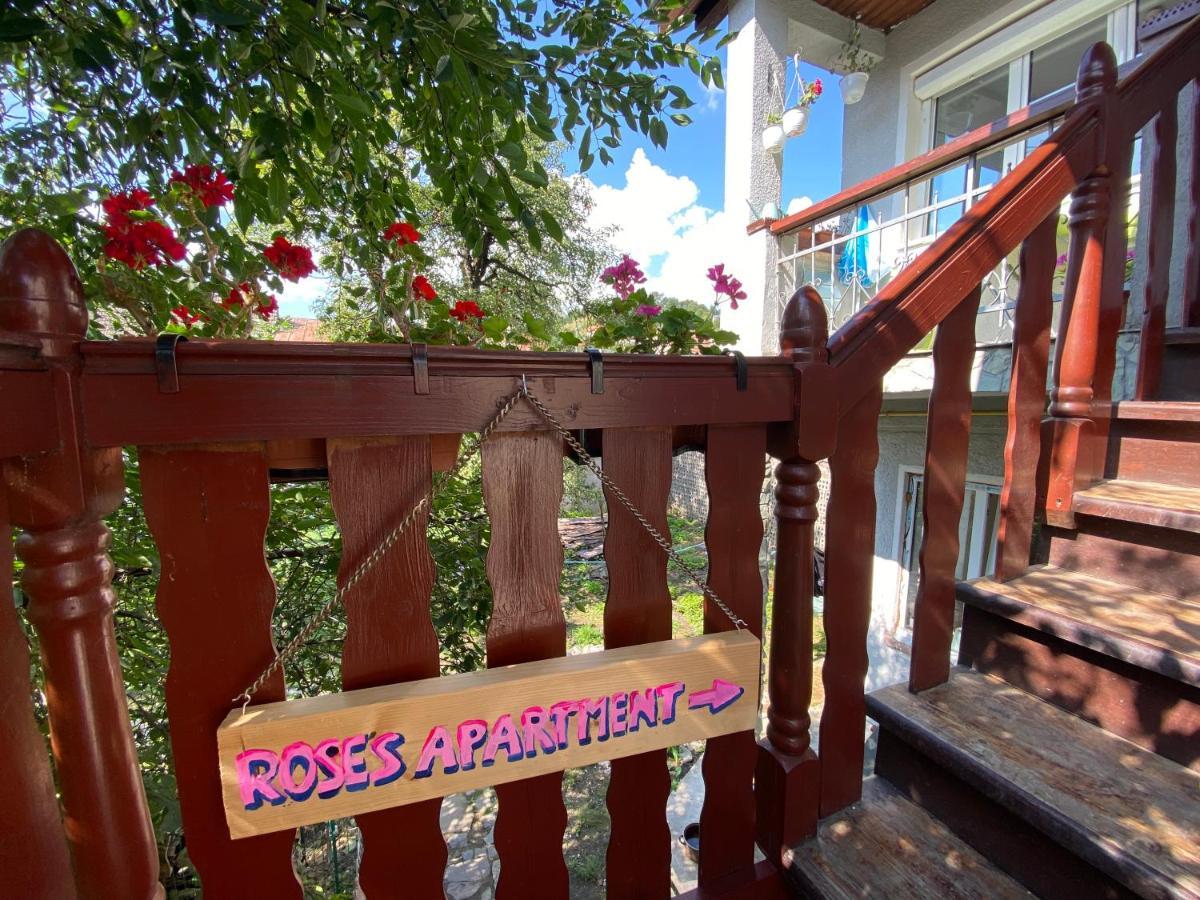 Rose'S Oldtown Apartment Braşov Exterior foto