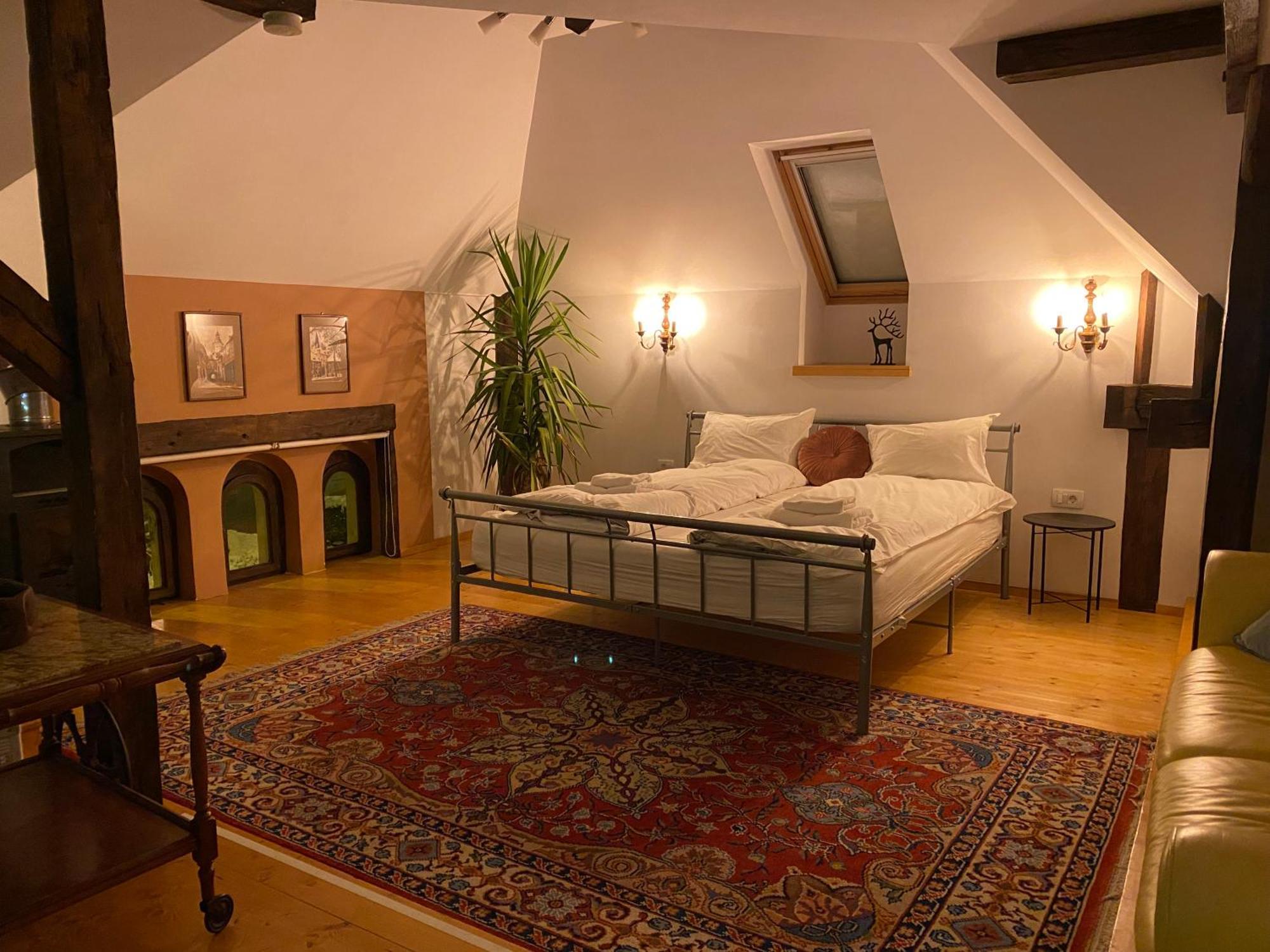 Rose'S Oldtown Apartment Braşov Exterior foto