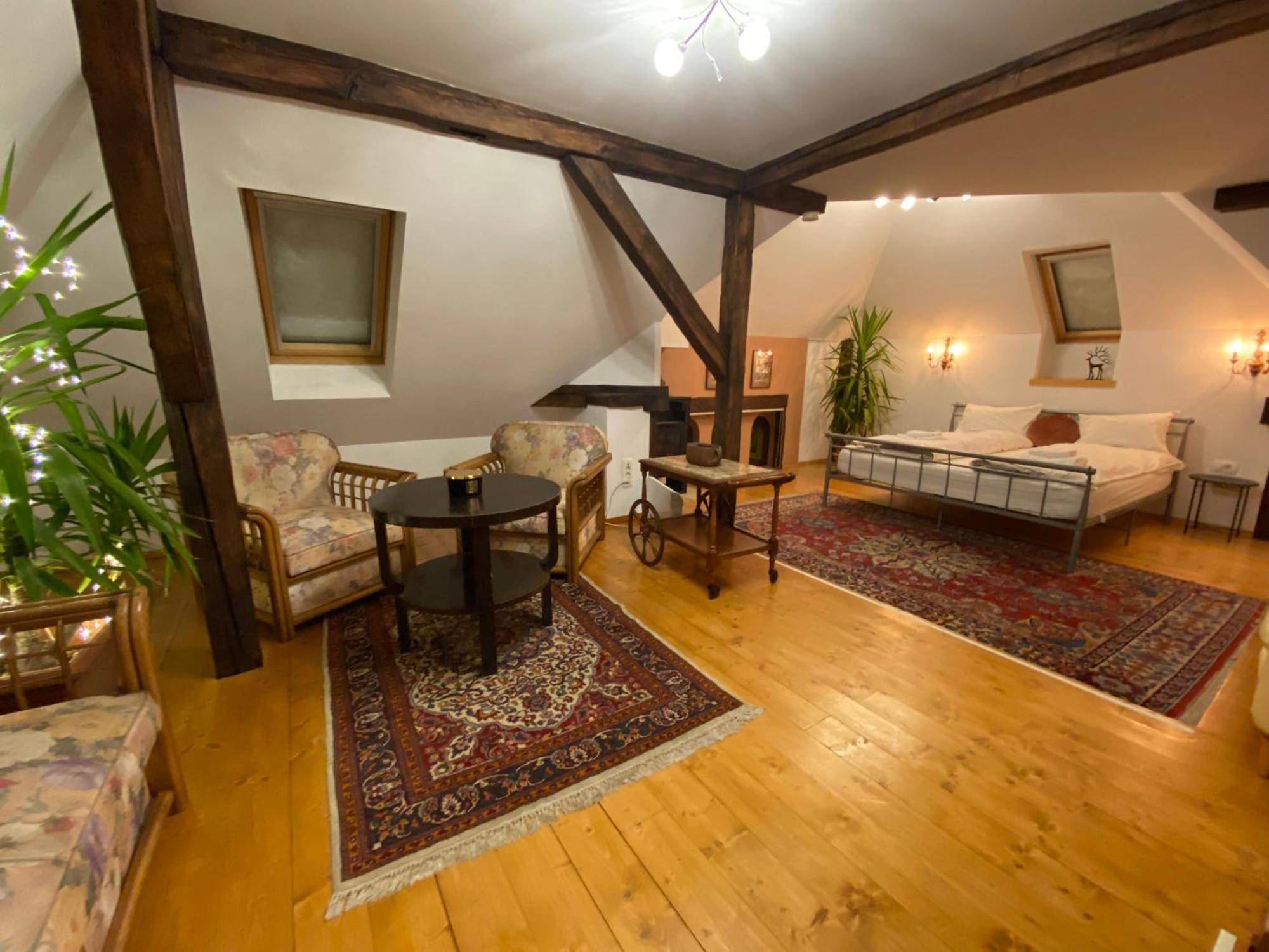 Rose'S Oldtown Apartment Braşov Exterior foto
